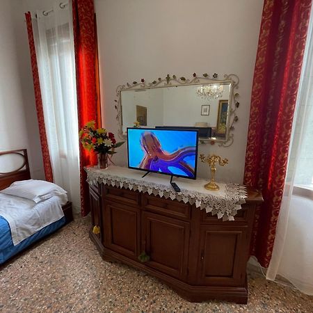 Princess Guest House Canal View Venice Exterior photo