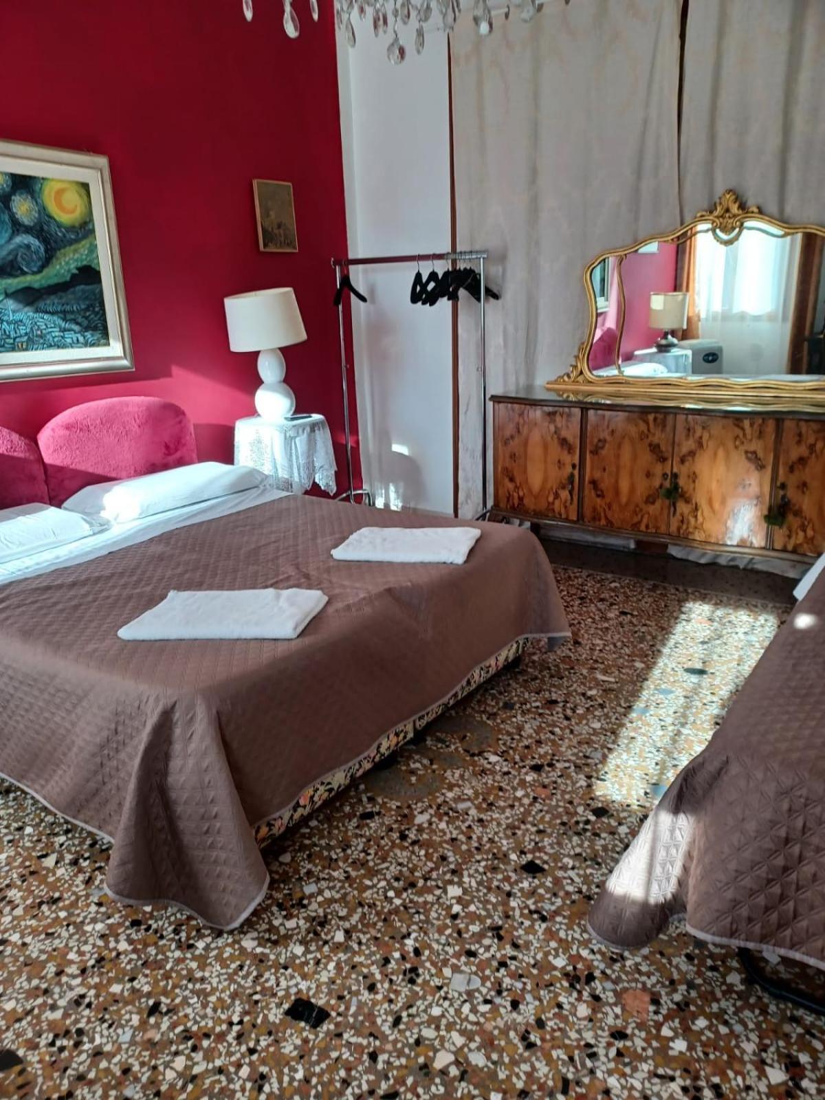 Princess Guest House Canal View Venice Exterior photo